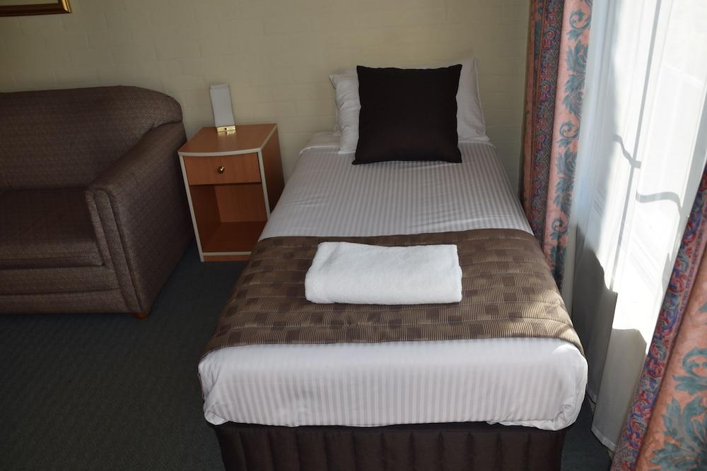 Best Western Coachman'S Inn Motel 배서스트 외부 사진