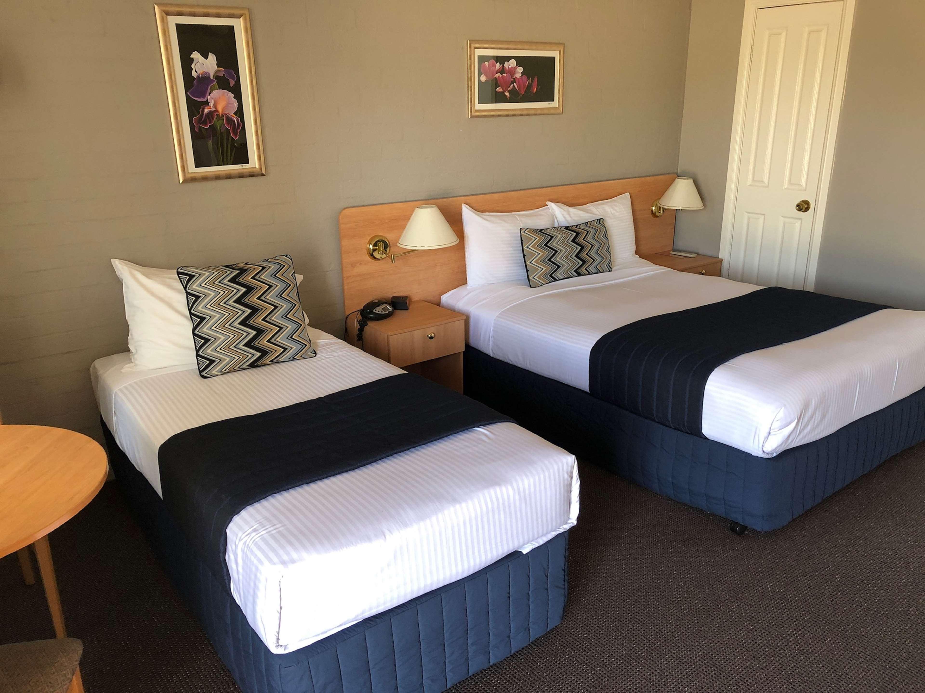 Best Western Coachman'S Inn Motel 배서스트 외부 사진