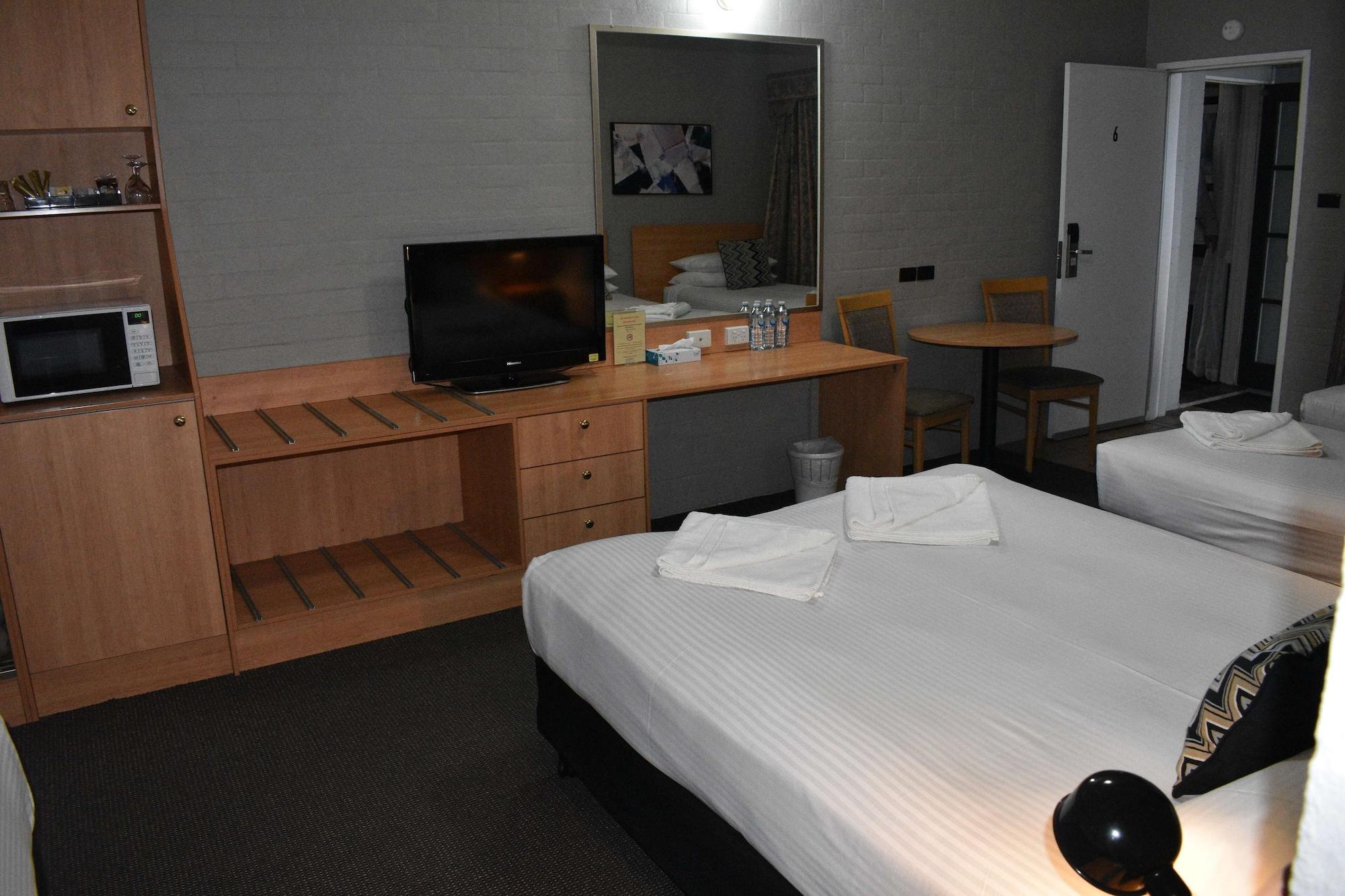 Best Western Coachman'S Inn Motel 배서스트 외부 사진