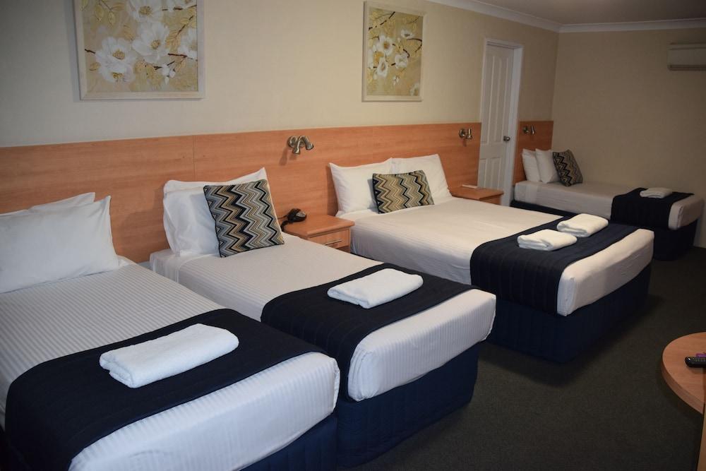 Best Western Coachman'S Inn Motel 배서스트 외부 사진